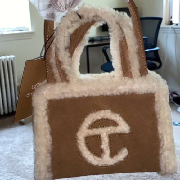 【正規品】 UGG X Telfar Small Shopperブラウン トート Telfar x UGG Shopping Bag Small Chestnut in Shearling - US